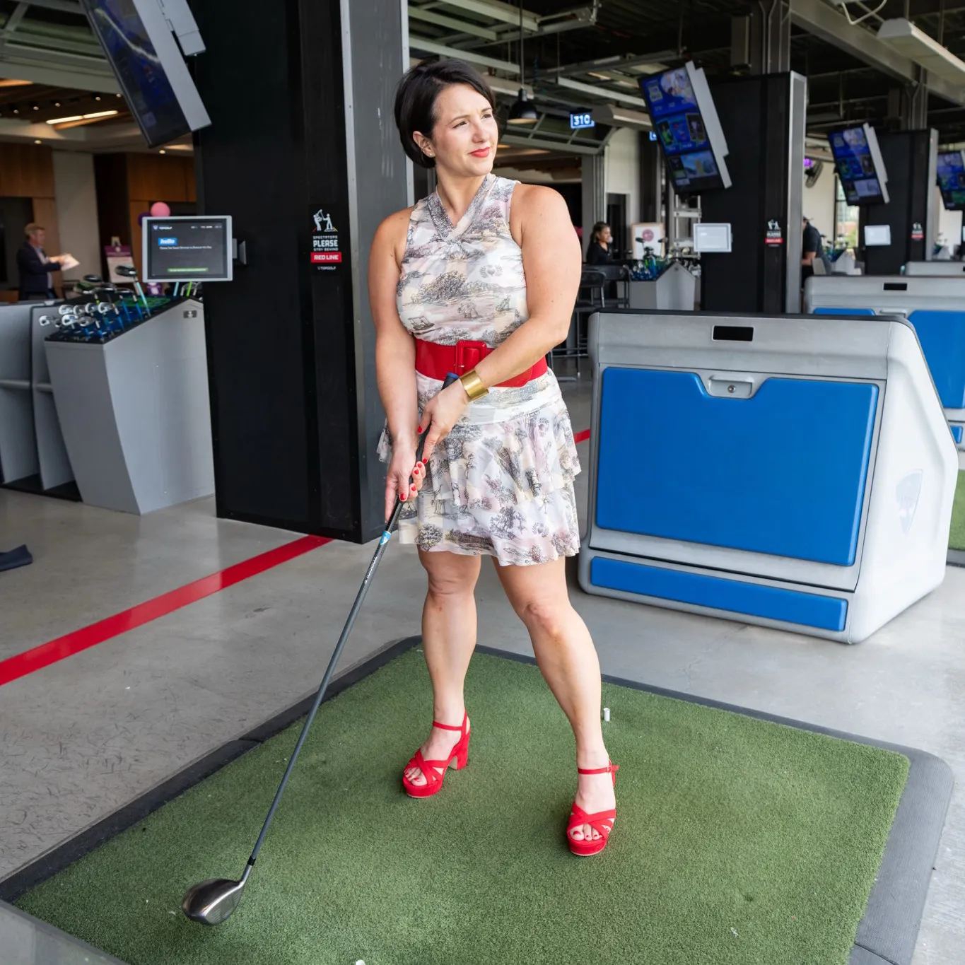 Natasha Guynes wearing Ella Pritsker Natasha Guynes wearing Ella Pritsker with a golf club at Baltimore's Top Golf